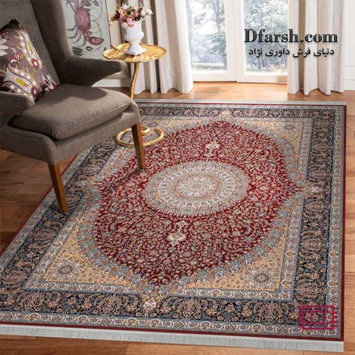 دکوراسیون شیک پذیرایی مدرن با فرش طوسی فیلی ست شده با مبلمان راحتی و پرده سفید