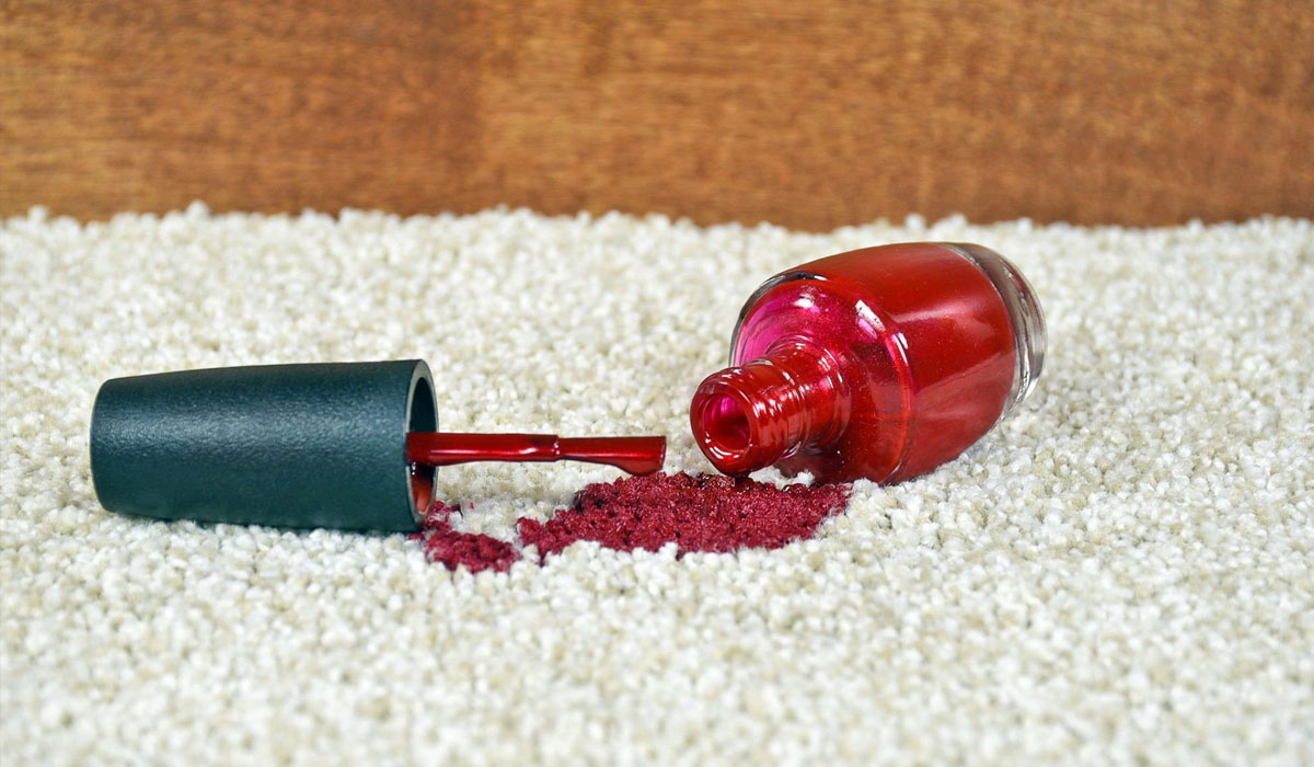 پاک کردن لاک از روی فرش پاک کردن لاک از روی فرش